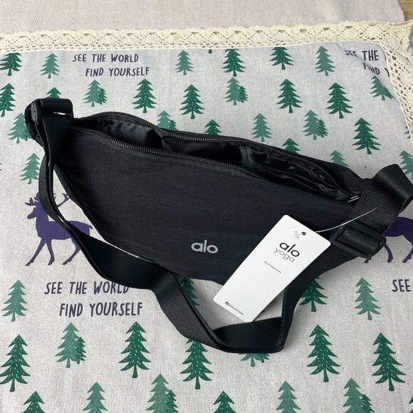 🔅new Alo Yoga crossbody casual multifunctional adjustable armpit nylon bag Alo - Picture 4 of 5